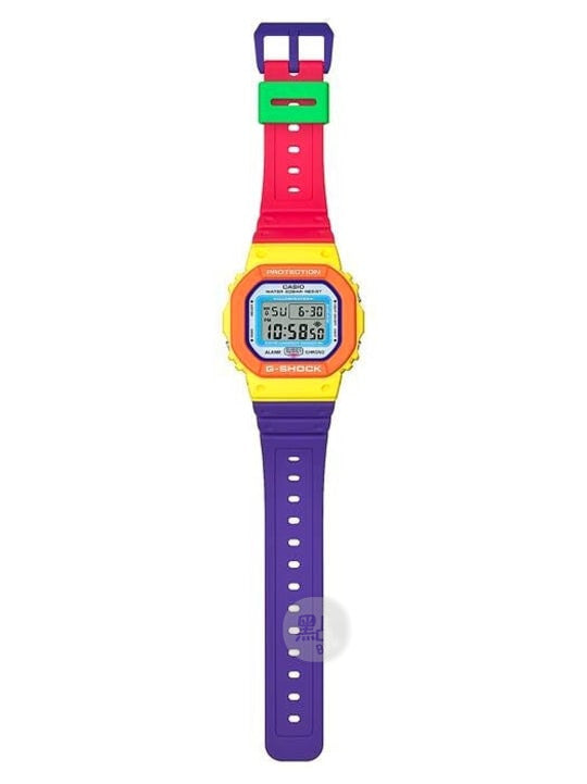 CASIO DW-5610DN-9DR G-Shock 樹脂錶帶 200米防水 - 手錶側面圖,展示多色錶帶分段