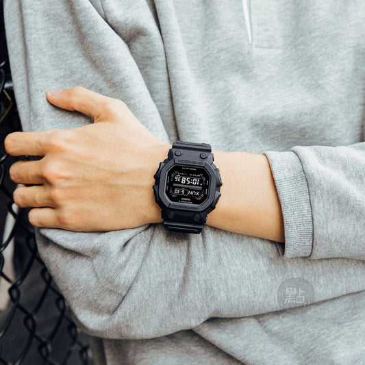 CASIO GX-56BB-1DR 樹脂錶帶 黑色 Smart Access 手錶 - 佩戴於手腕,休閒時尚生活照