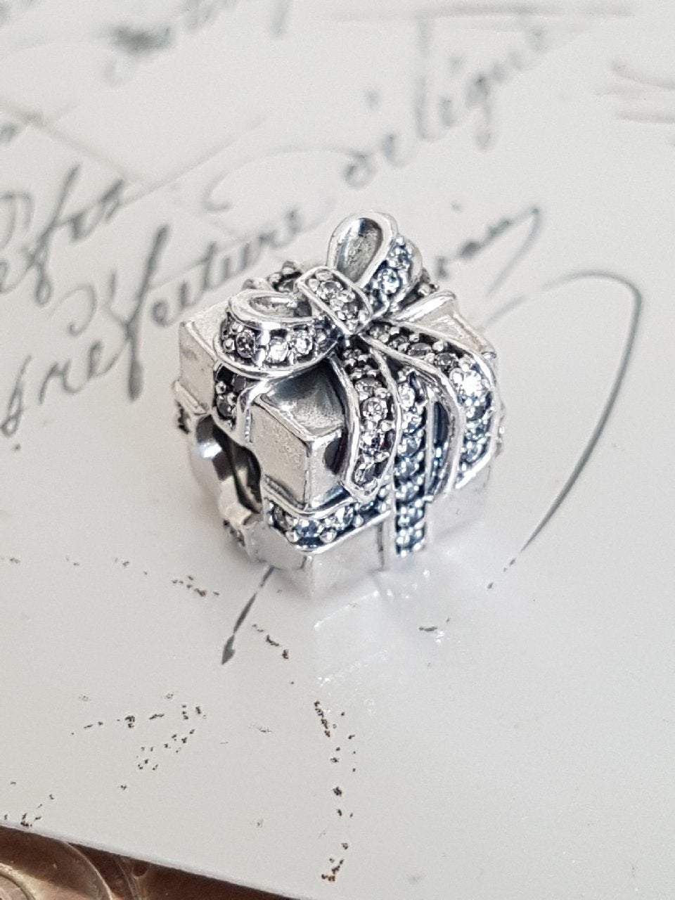 Pandora Sparkling Present Charm #791400CZ