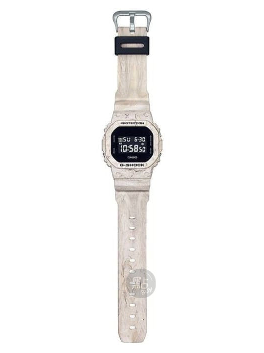 CASIO DW-5600WM-5DR G-SHOCK 指針式黑色錶盤男裝手錶 - 全身圖，展示錶帶及錶扣
