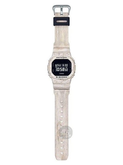 CASIO DW-5600WM-5DR G-SHOCK 指針式黑色錶盤男裝手錶 - 全身圖，展示錶帶及錶扣