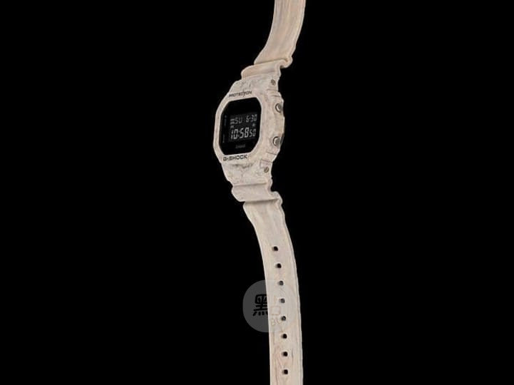 CASIO DW-5600WM-5DR G-SHOCK 指針式黑色錶盤男裝手錶 - 側面圖，黑色背景