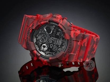 CASIO GA-100CM-4AER G-Shock 樹脂錶帶 200米防水 - 深色反光背景斜角圖